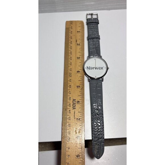 Norwex Watch With Alligator Pattern Strap & Silver Case Unisex - Picture 6 of 6
